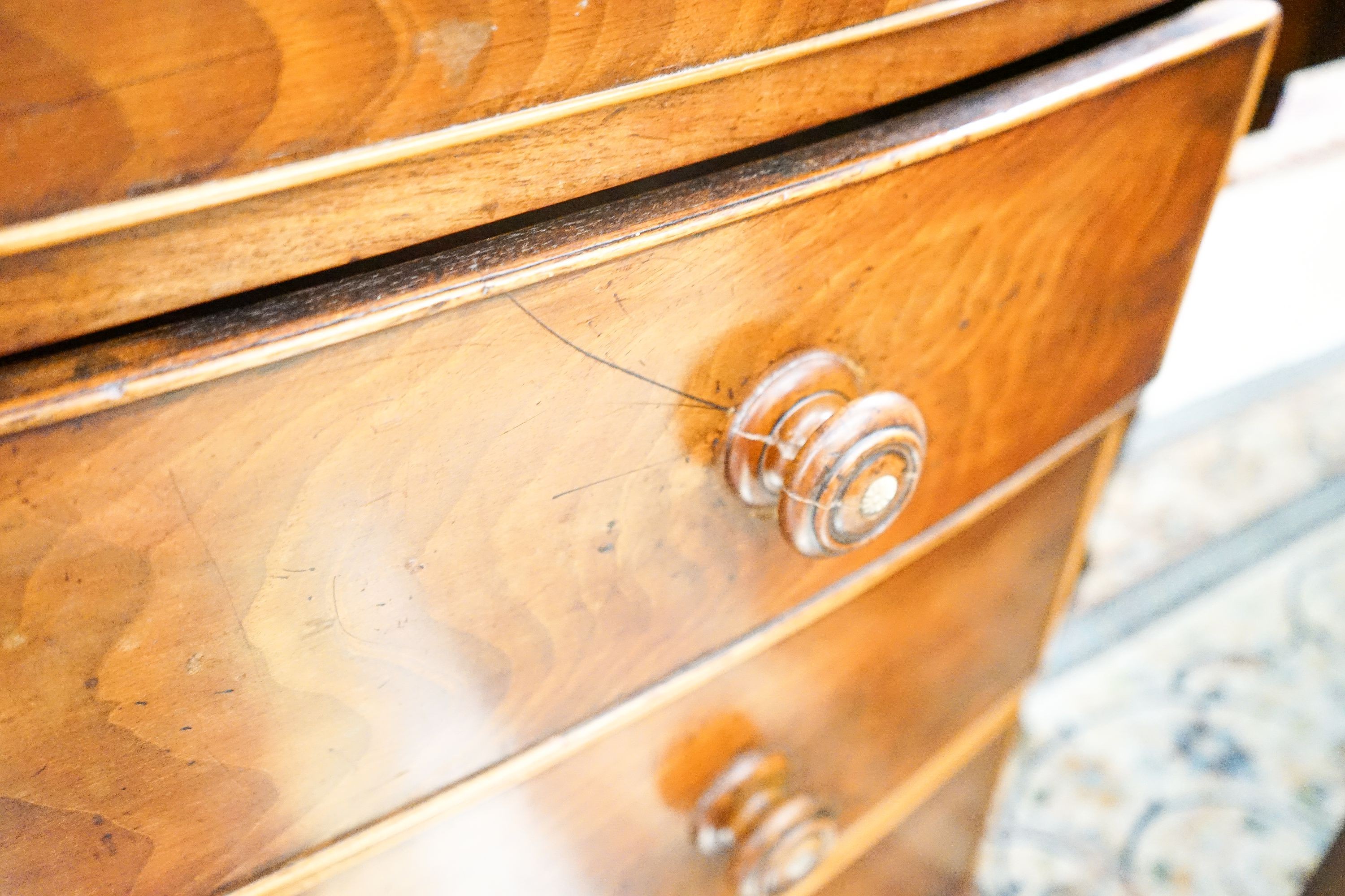 A Victorian mahogany bow fronted chest of drawers (lacking feet), width 105cm, depth 50cm, height 92cm